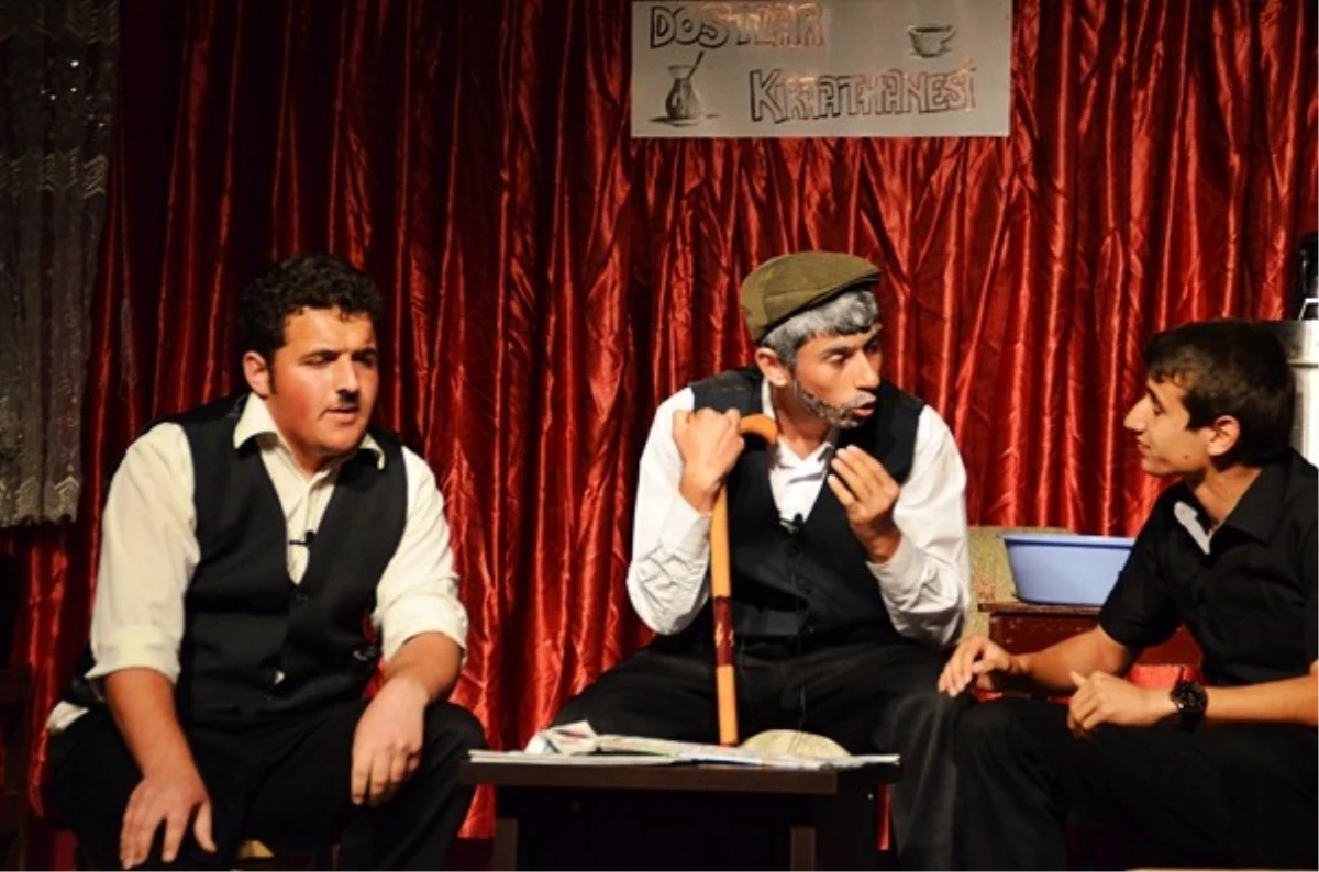 Tosya Anadolu Lisesi Öğrencilerinden Tiyatro Gösterisi