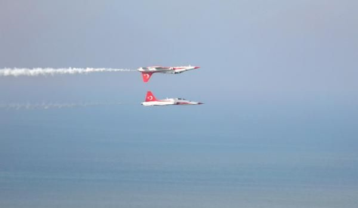 Türk Yıldızları, Samsun\'da Gösteri Sundu