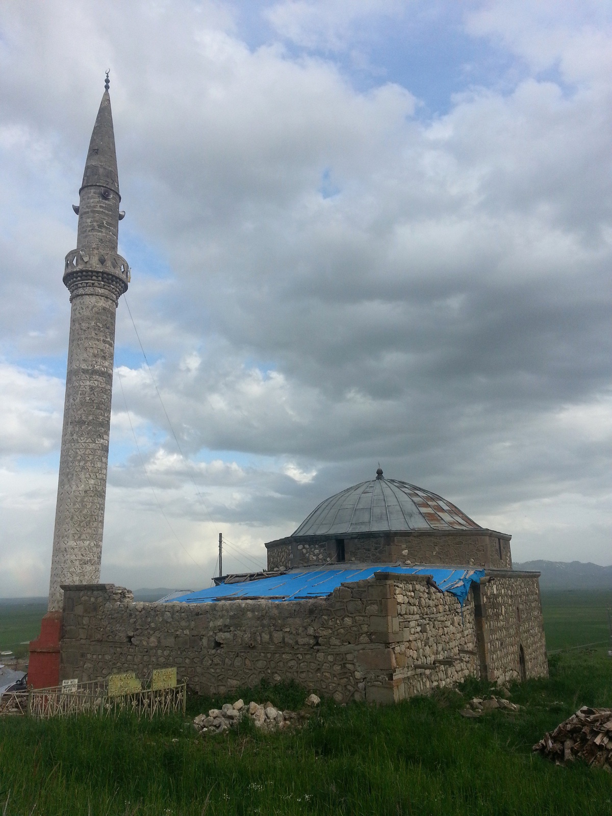 Vali Tekinarslan 318 Yıllık Camide İncelemelerde Bulundu