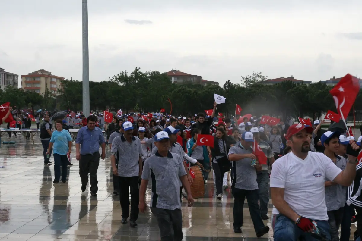 Yağmur Altında Sağlıklı Yaşam İçin Yürüdüler