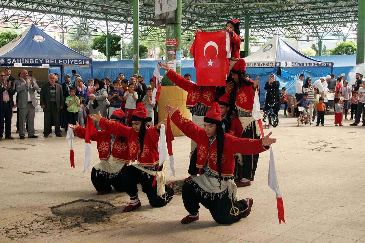 Yoksul Aileler ve Öğrenciler İçin Kermes