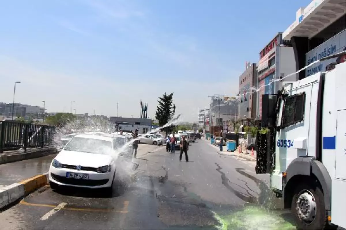 Adli Tıp Kurumu Önünde Polis Müdahalesi