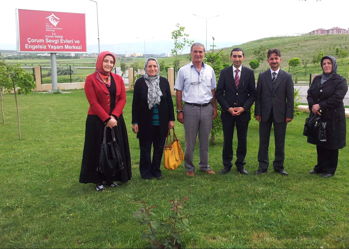AK Parti'den Sevgi Evleri ve Engelliler Yaşam Merkezi'ne Ziyaret