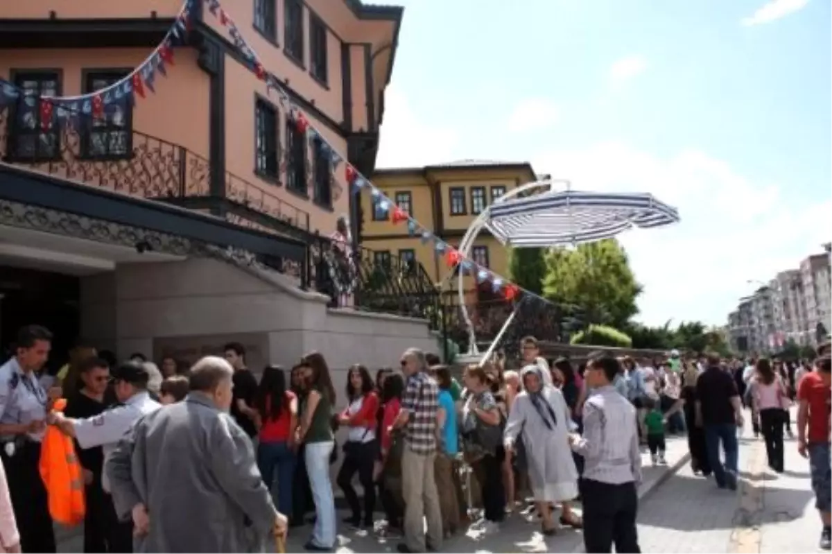 Balmumu Müzesine Ziyaretçi Akını