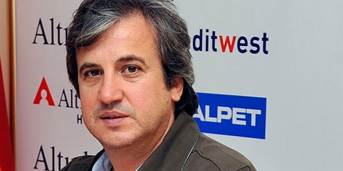 "Başkan Altınbaş Göztepe\'de Devam Etmeli"