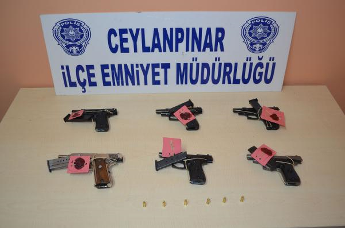 Ceylanpınar\'da Ruhsatsız Tabanca ve Esrar Ele Geçirildi