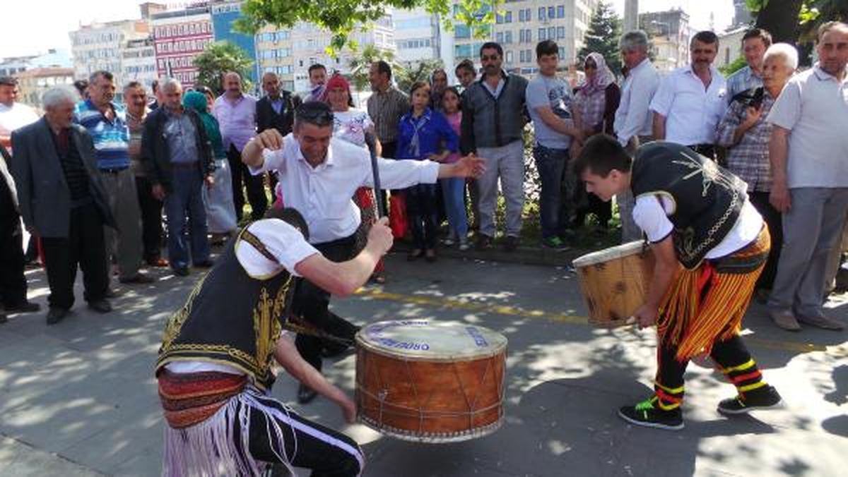 Geleneksel \'Mayıs Yedisi\' Bayramı İçin Sahile Akın Ettiler