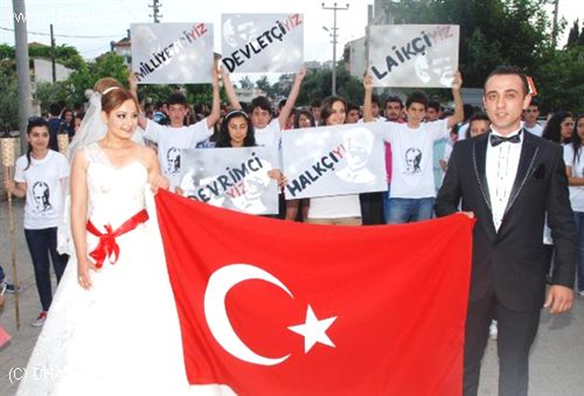 Gelin ve Damat Fener Alayına Katıldı
