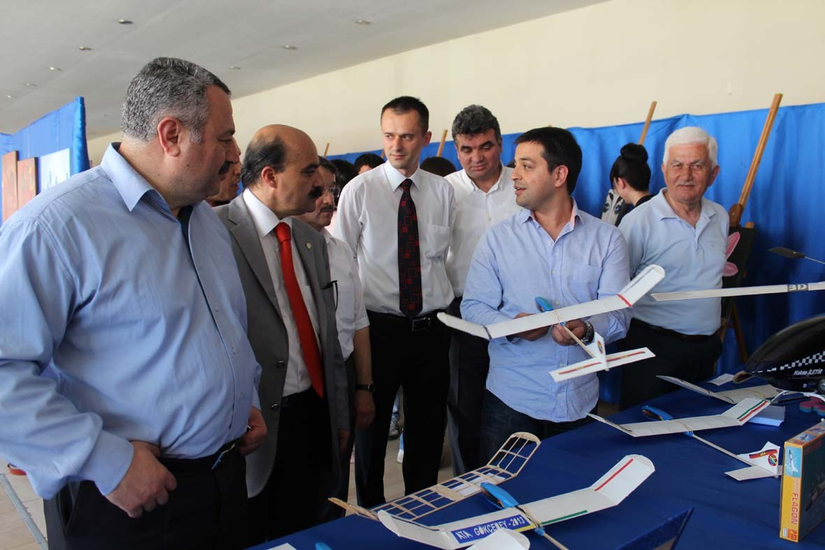 Gökçebey'de Yağlı Boya Resim ve Model Uçak Kursları Yılsonu Sergisi