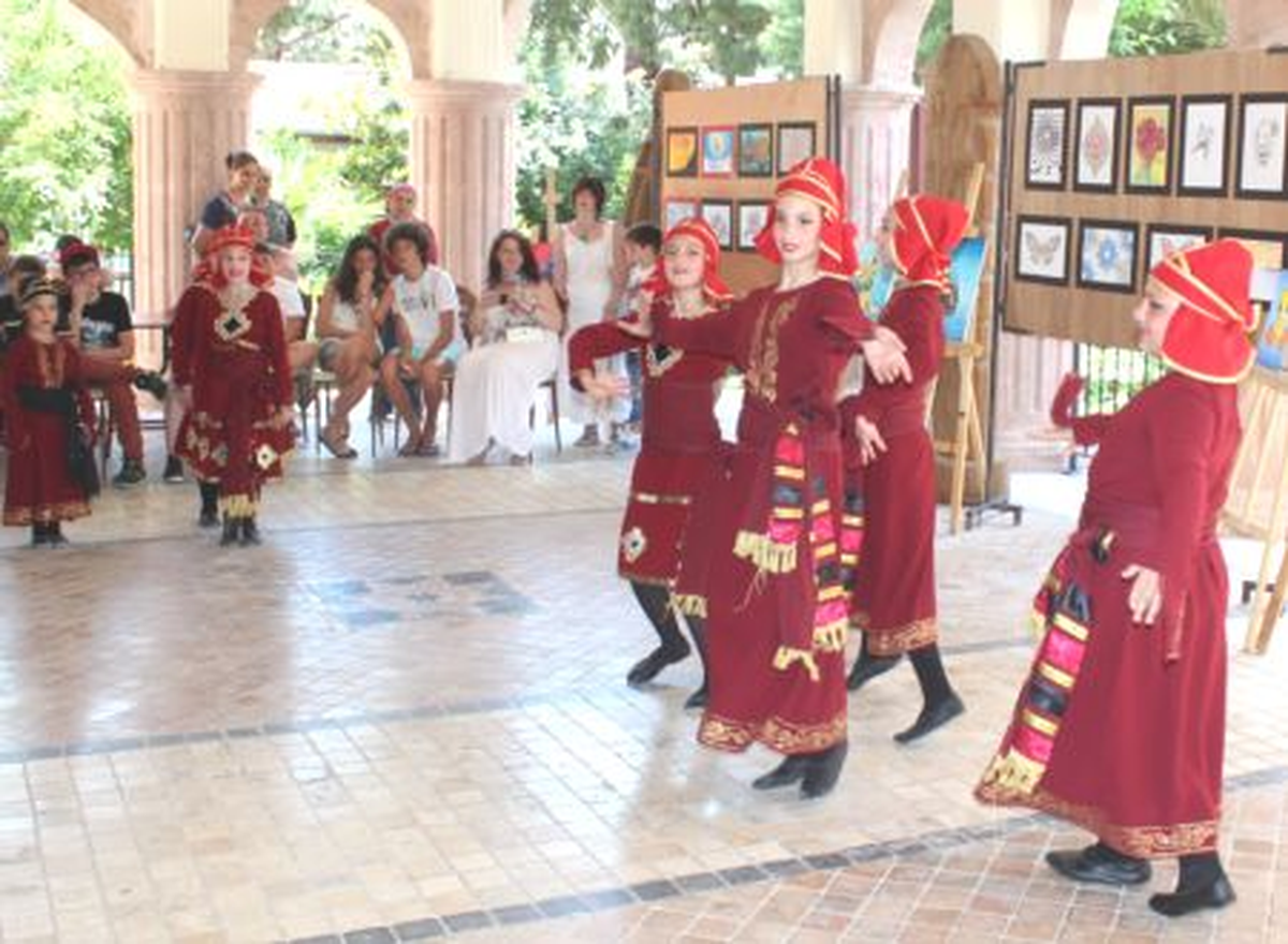 Gürcü ve Türk Öğrenciler Sergi Açtı