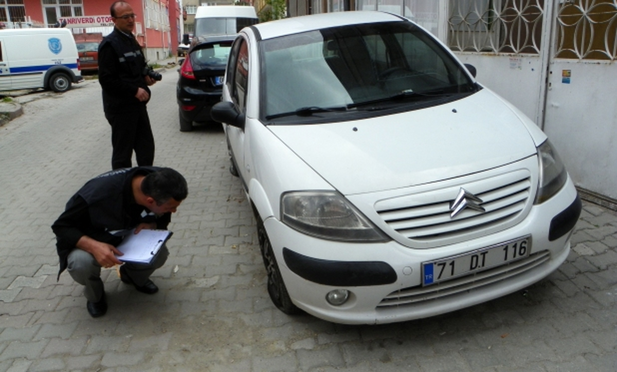 Kırıkkale\'de 23 Aracın Lastiklerini Kestiler