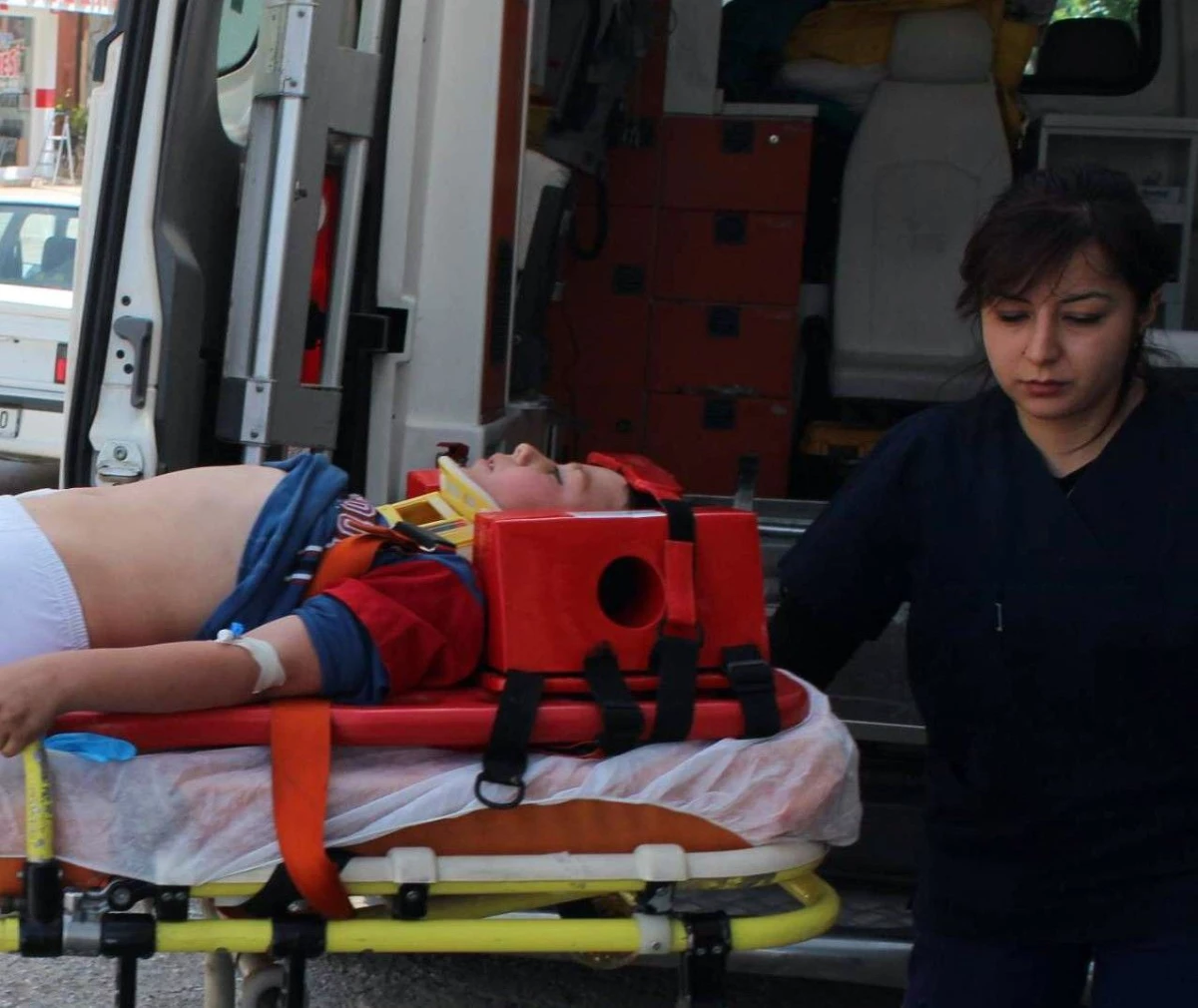 Konya\'da Ağaçtan Düşen Çocuk Yaralandı