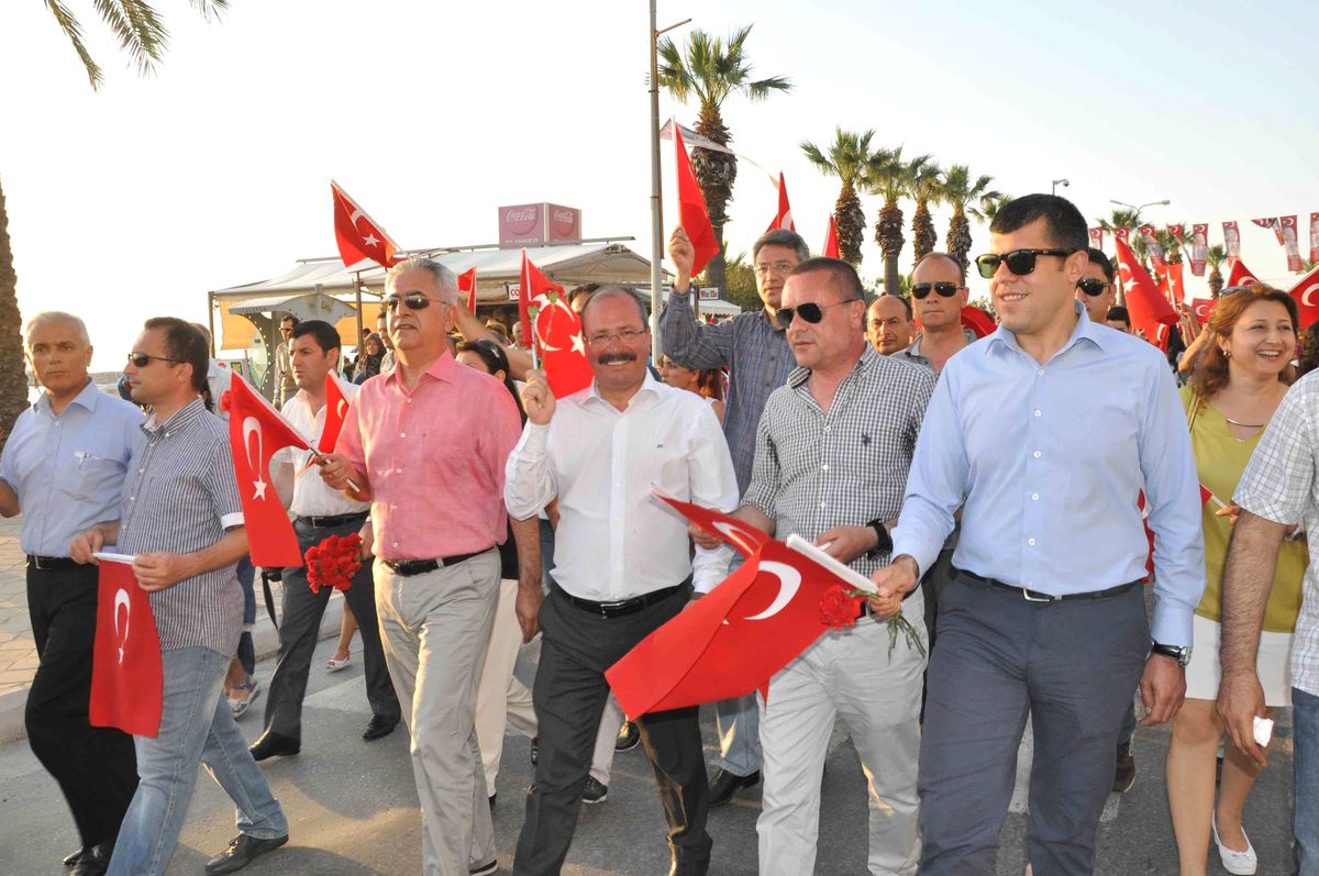 Kuşadası'nda Gençlik Yürüyüşü