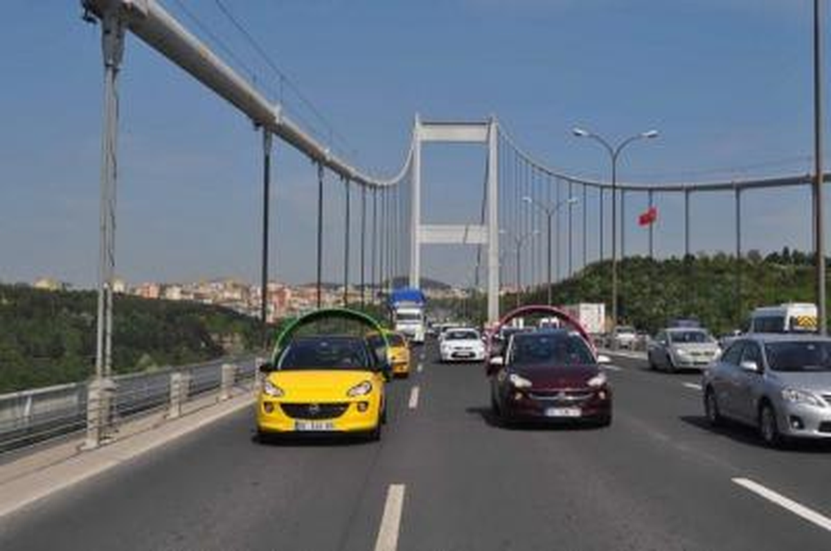 Opel Adam İstanbul Caddelerinde