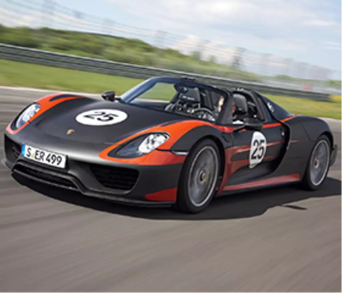 Porsche 918 Spyder Ortaya Çıktı