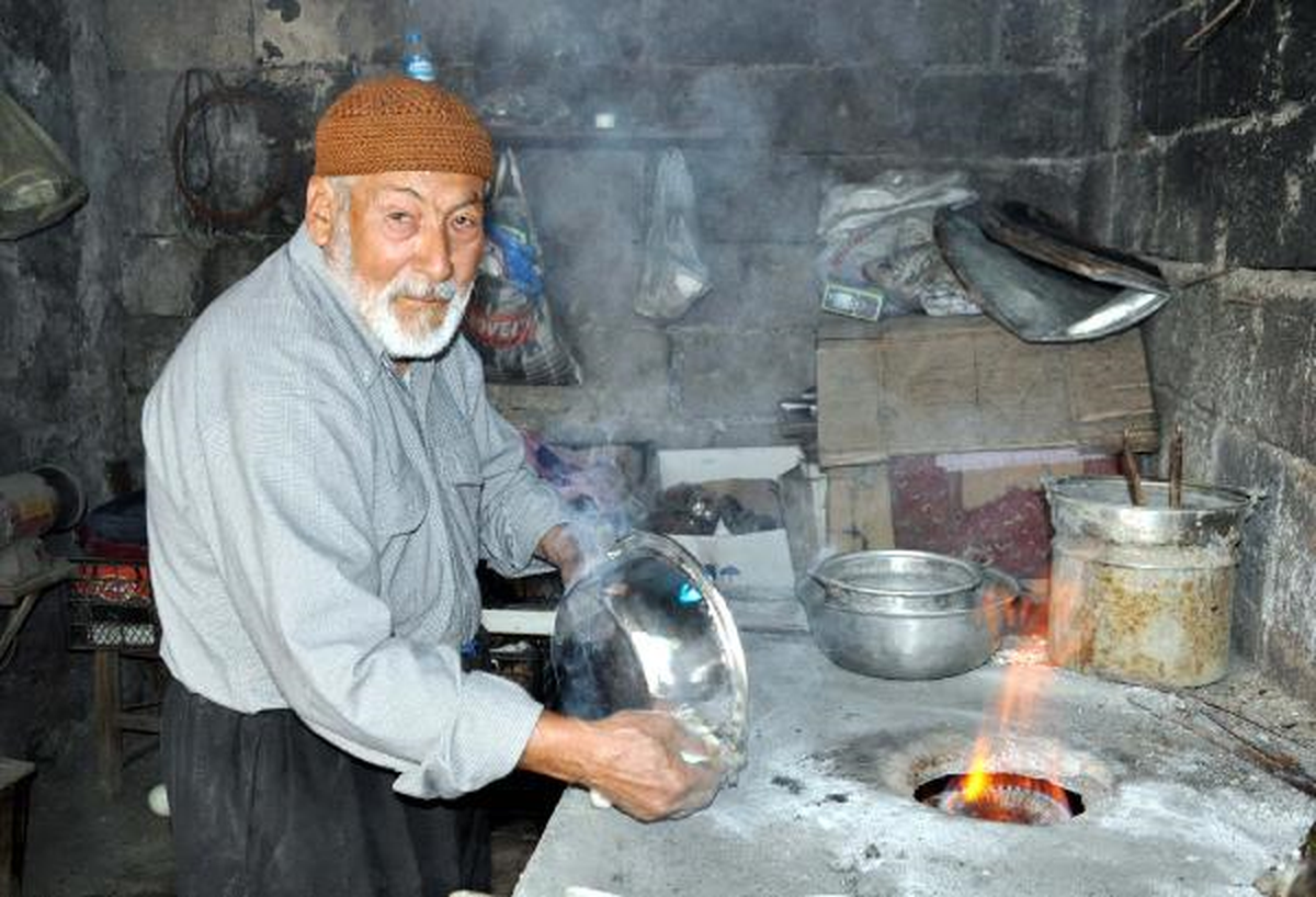 Şehit Polis Babasının İş Yerine Hırsız Girdi