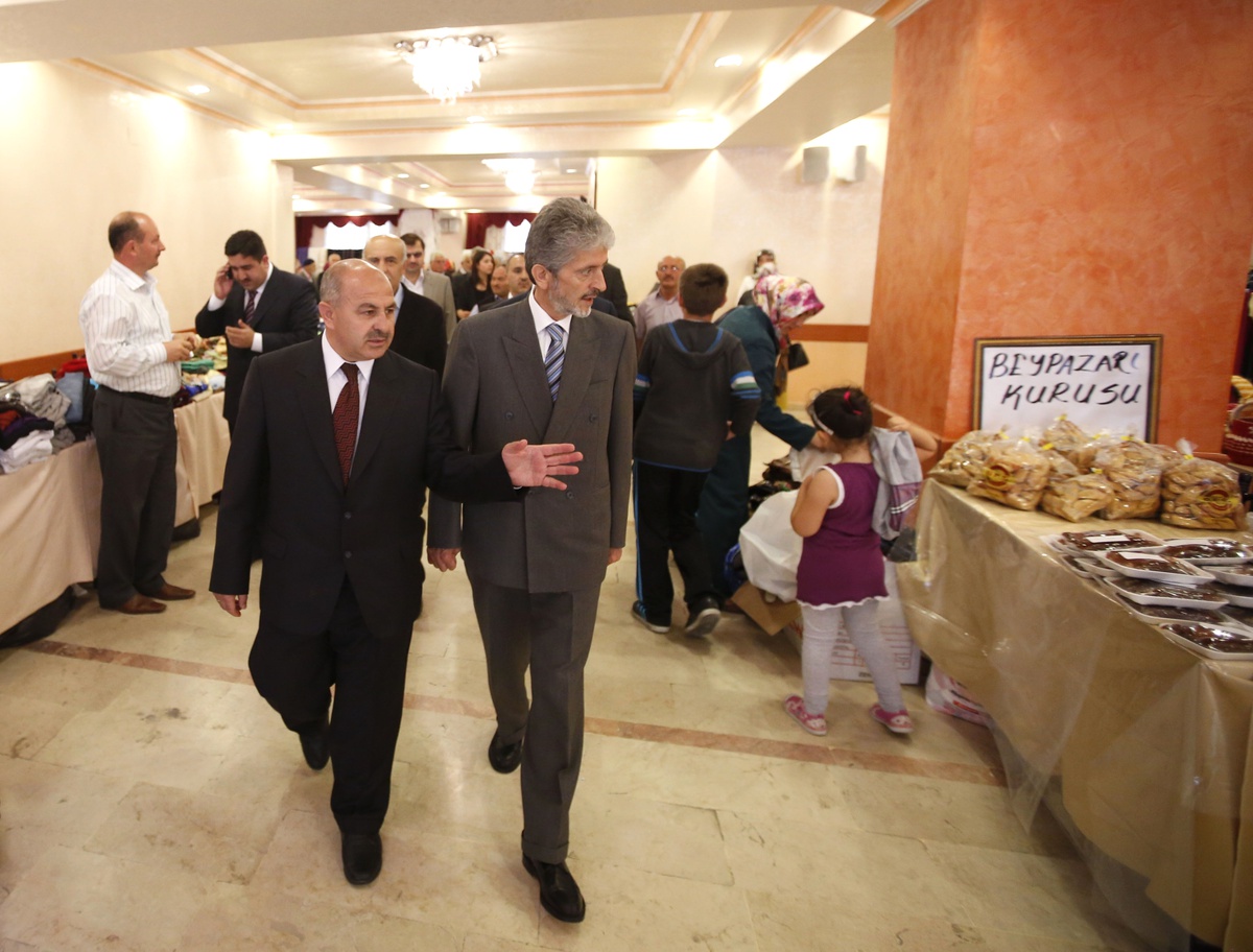 Sincan Belediye Başkanı Tuna, Kermes Açılışına Katıldı