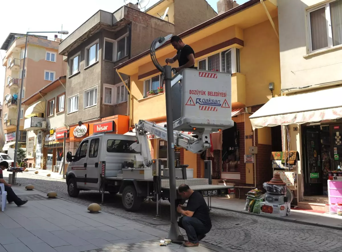 Sokaklardaki Aydınlatmalara Bakım