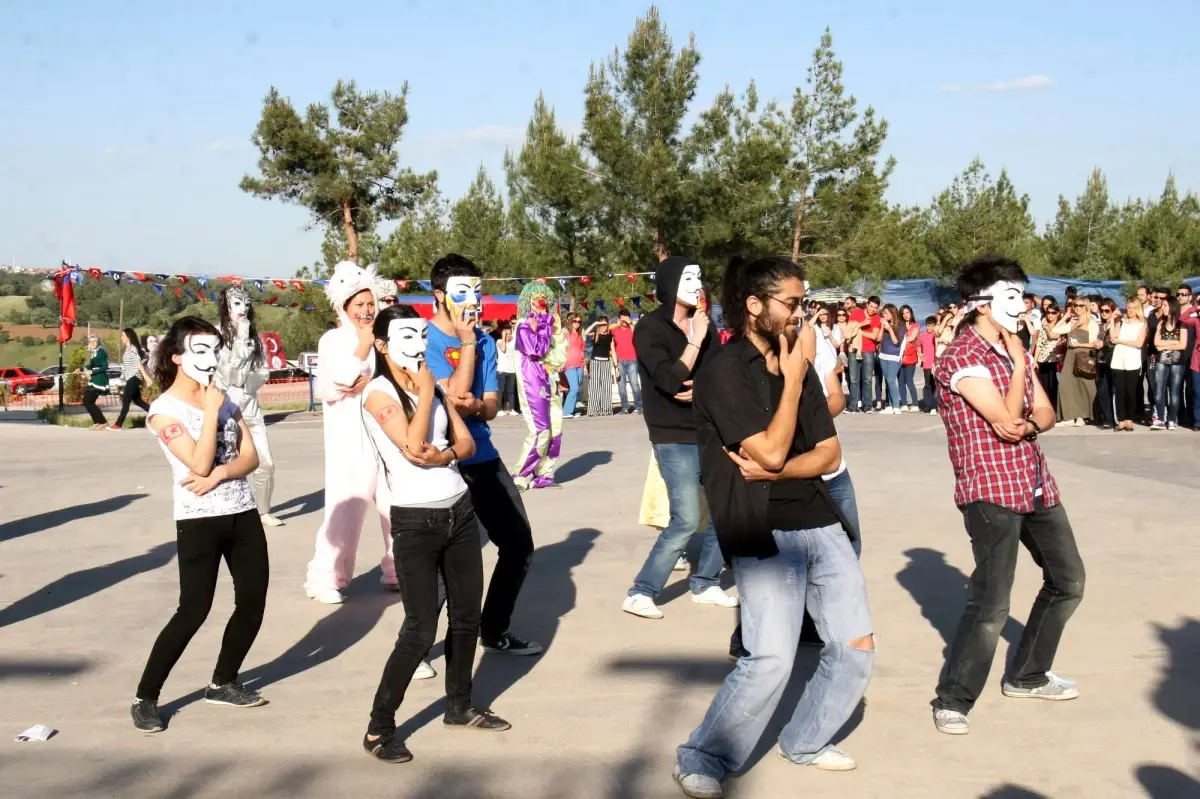 Uşak Üniversitesi\'nde Bahar Şenliği