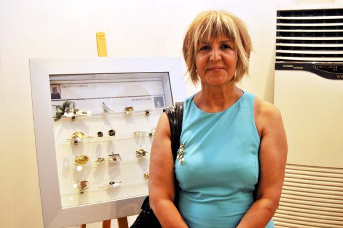 53 Yaşında Kızının Arkadaşıyla Aynı Sırada Okudu