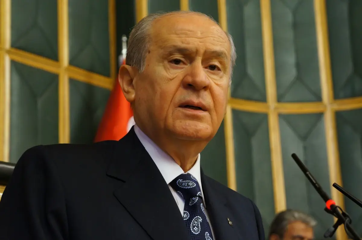 Bahçeli : Başbakan Erdoğan\'ın Referandum Kartını Hatırlatması Talihsiz ve Tahrik Edici Bir Yaklaşım