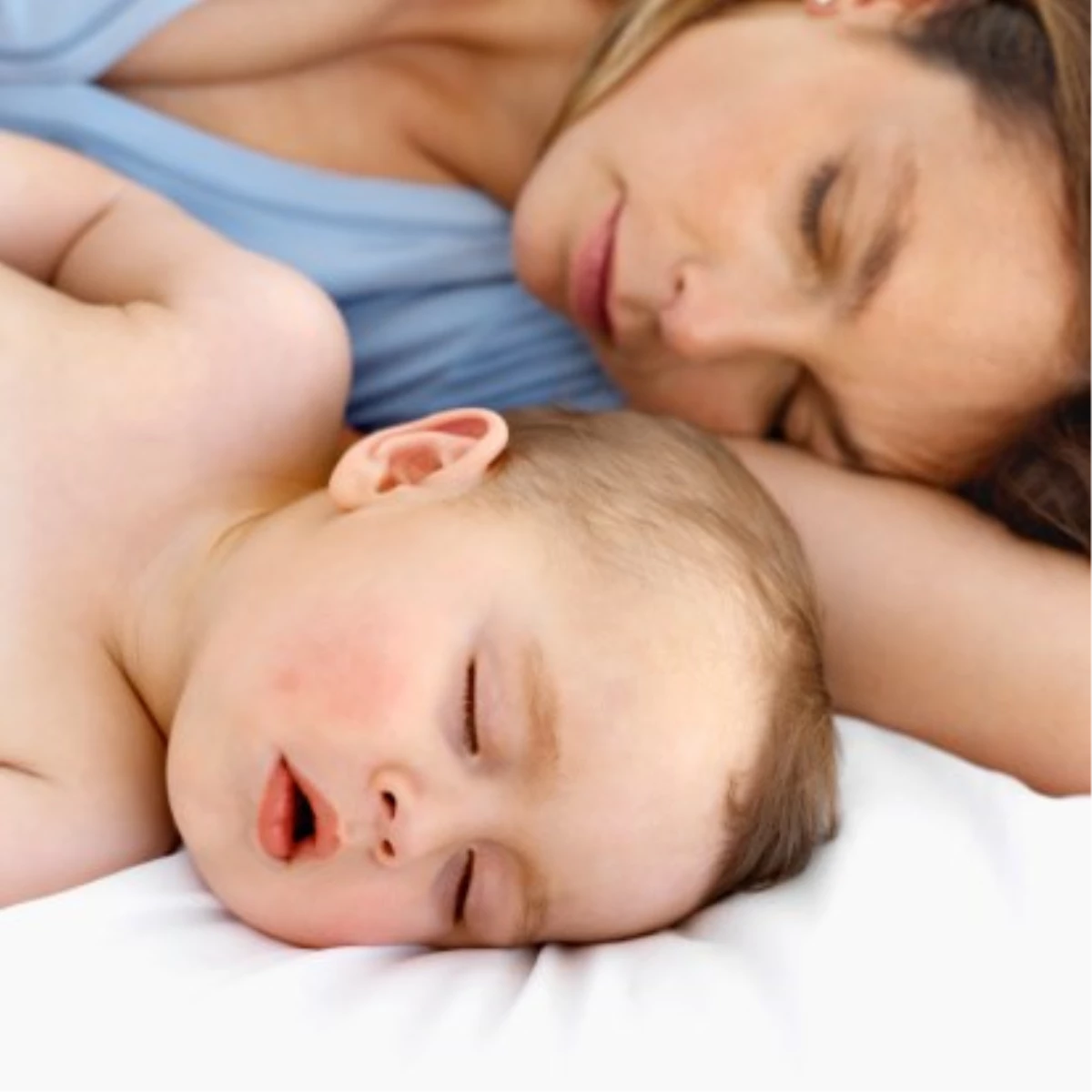 Bebekle Aynı Yatakta Uyumak Ani Ölüm Riskini Artırabilir