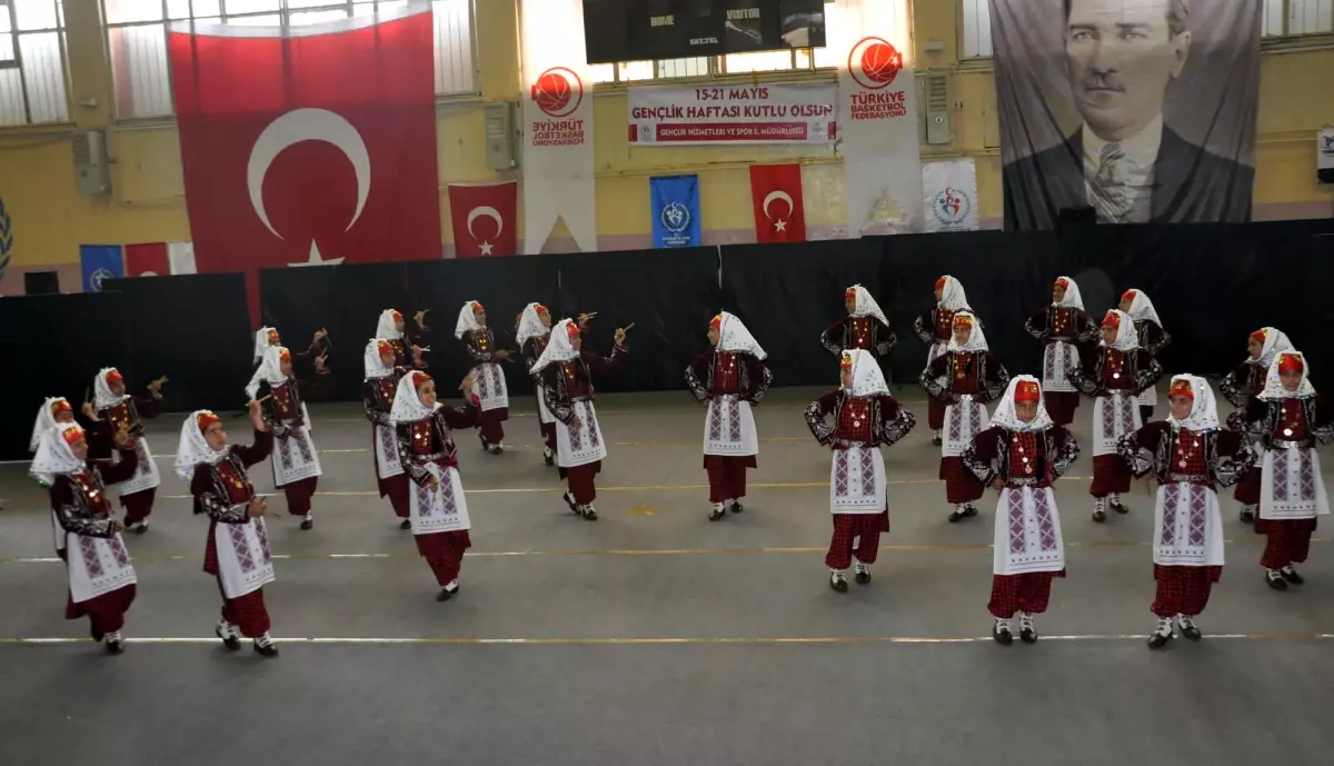 Bitlis\'te Halk Oyunları Grup Yarışması Başladı