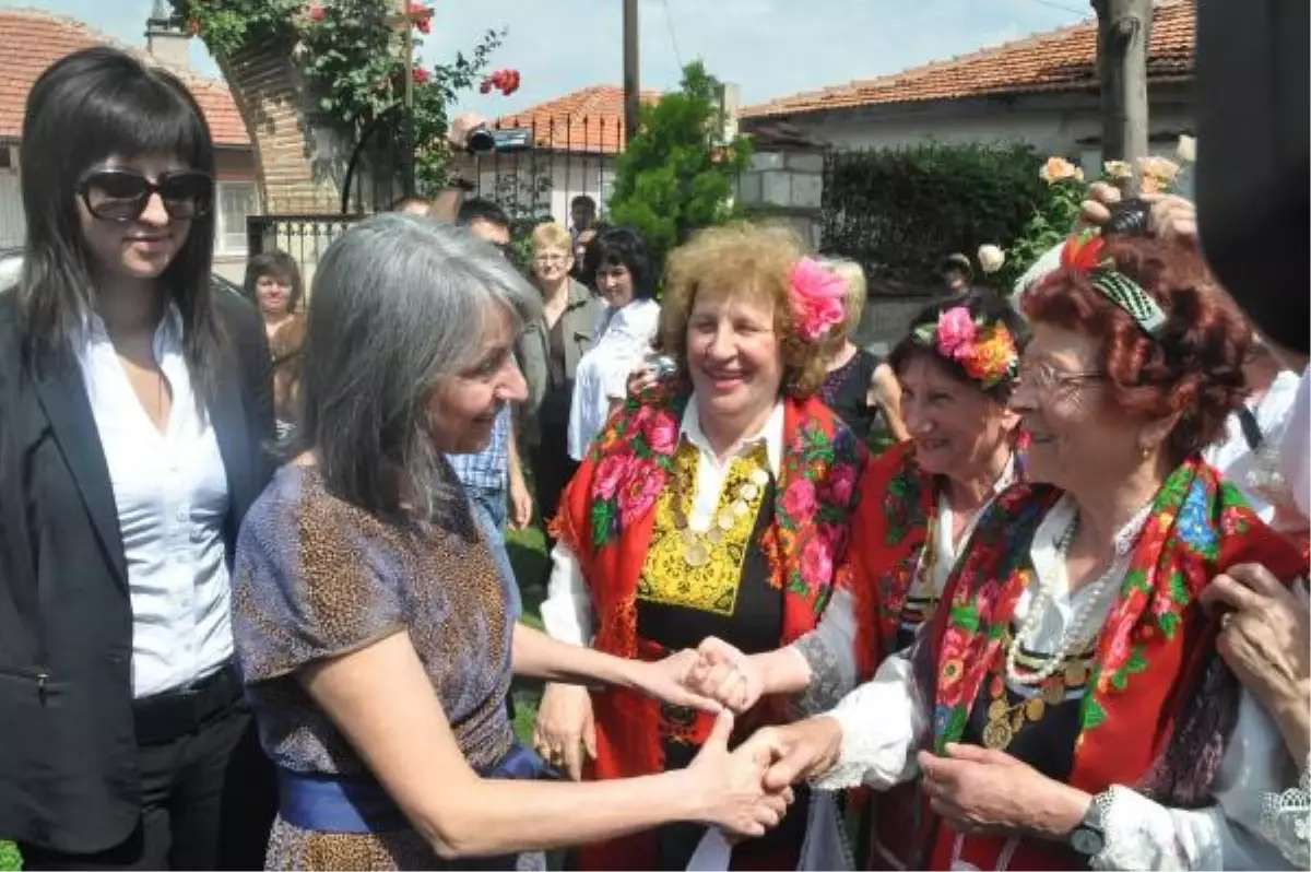 Başörtü Takıp,cami Gezdi