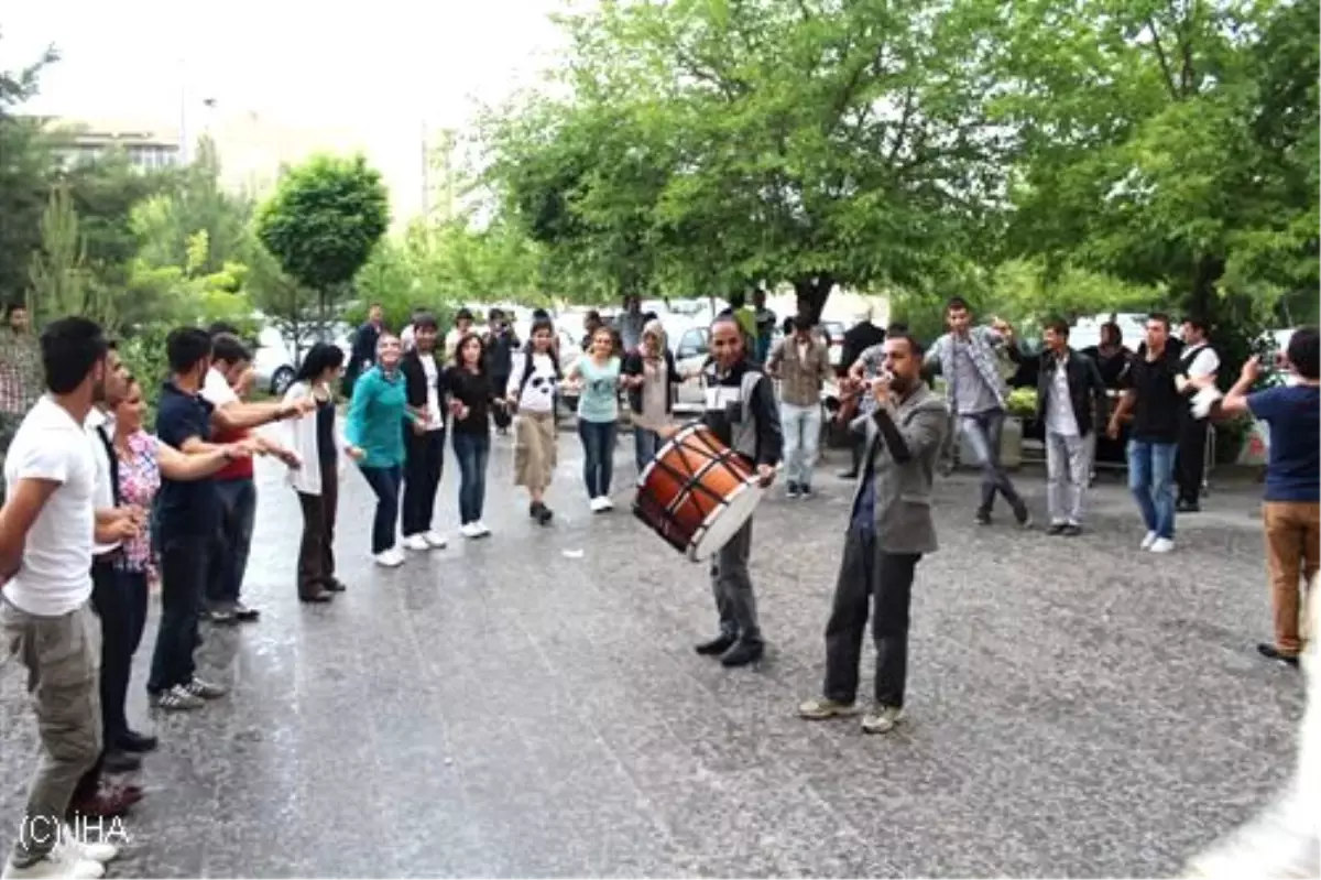 Dü Öğrencileri Köy Okuluna Yardım Amaçlı Kermes Düzenledi