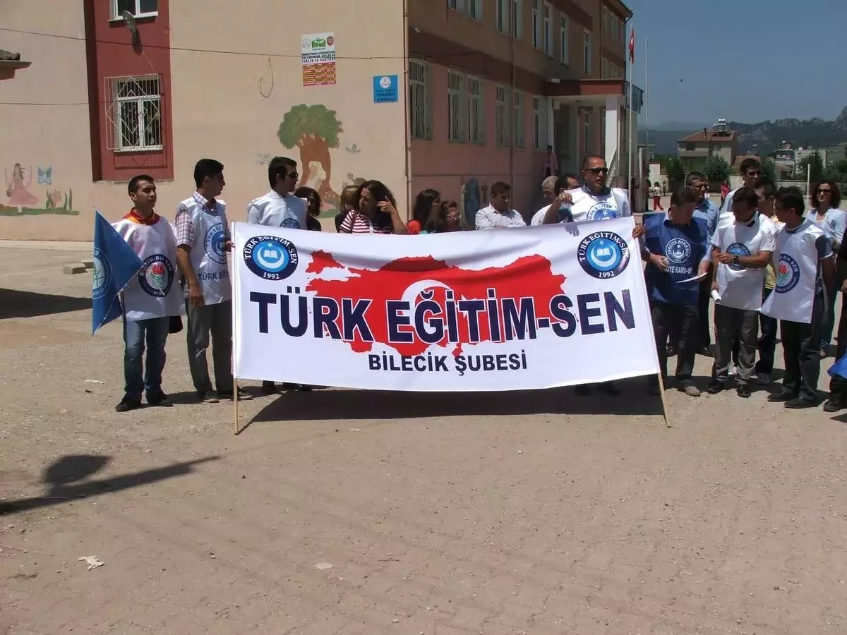 Eğitim Sendikalarından İlkokul Öğretmenine Yapılan Tehdite Protesto