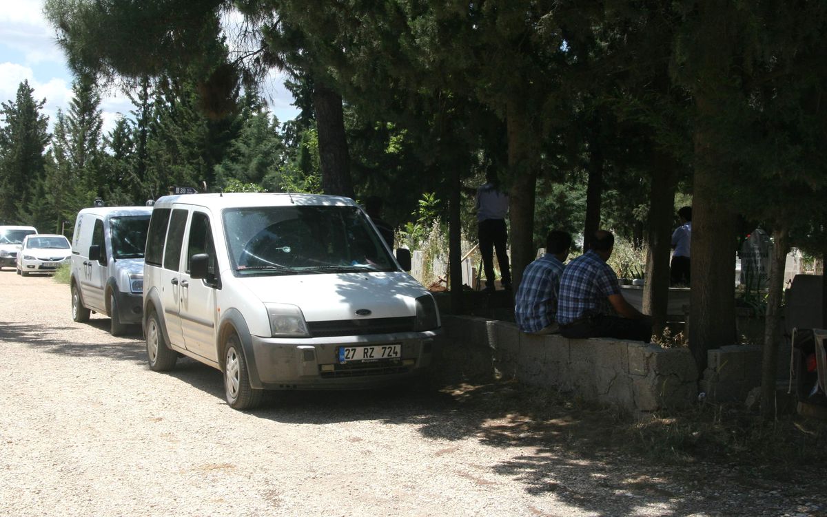 Gaziantep\'te Öldürülen Kadının Failinin Yakalanması İçin Kilis\'te 3 Mezar Açıldı