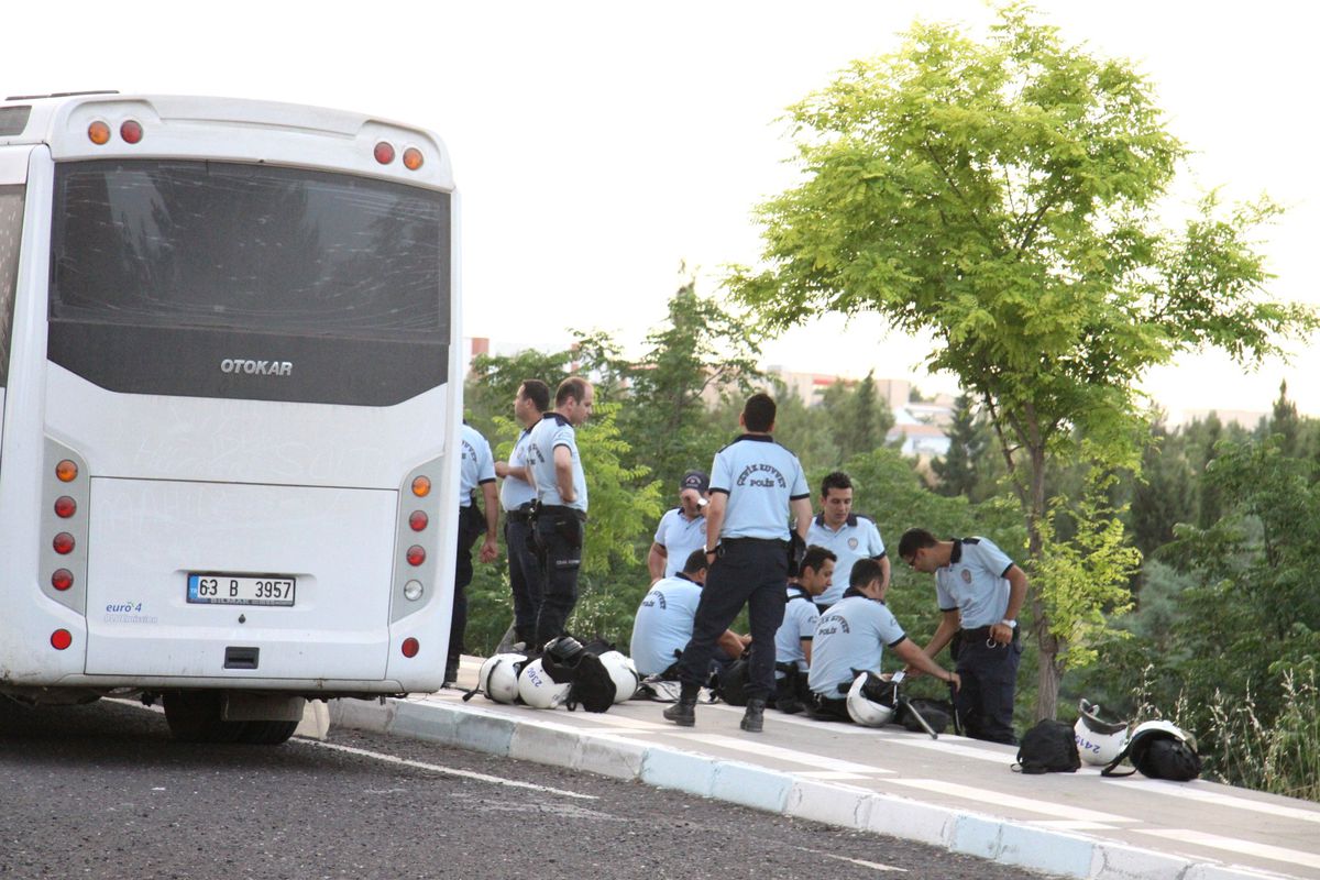 Harran Üniversitesi\'nde Kavga: 3 Yaralı