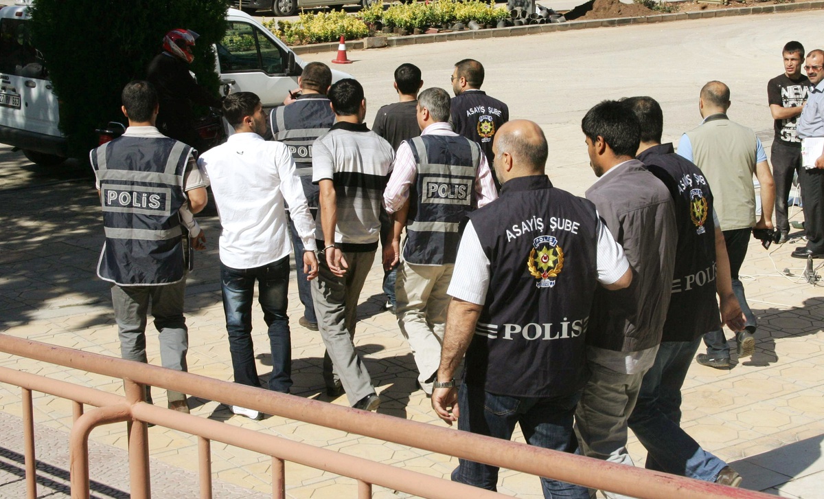 İş Yerine Patlayıcı Madde Atan 8 Kişi Adliyeye Sevk Edildi