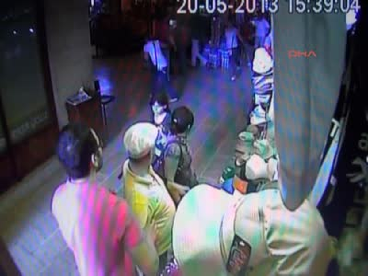 Kapalı Çarşıda Pompalı Tüfek Paniği