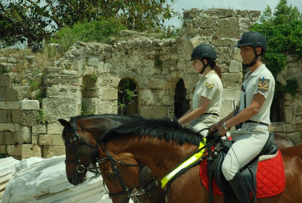 Kemer\'de Atlı Jandarma Timleri Göreve Başladı