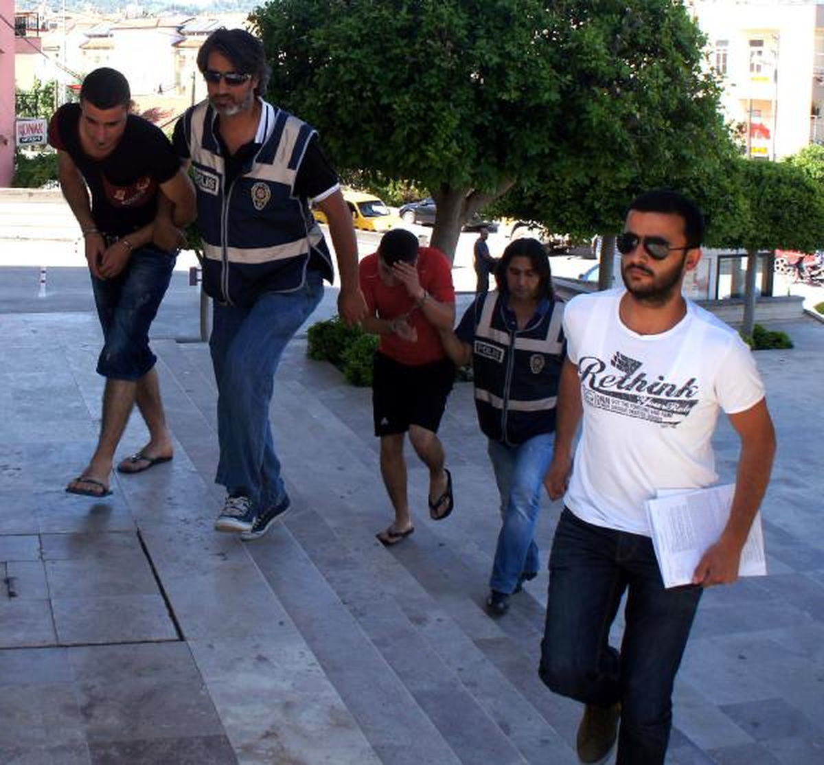 Turisti Dövüp Gasp Eden Amca Çocukları Tutuklandı