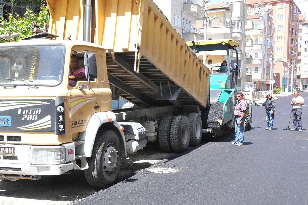 Selçuk Mahallesinde Asfaltlama Çalışmaları Başladı