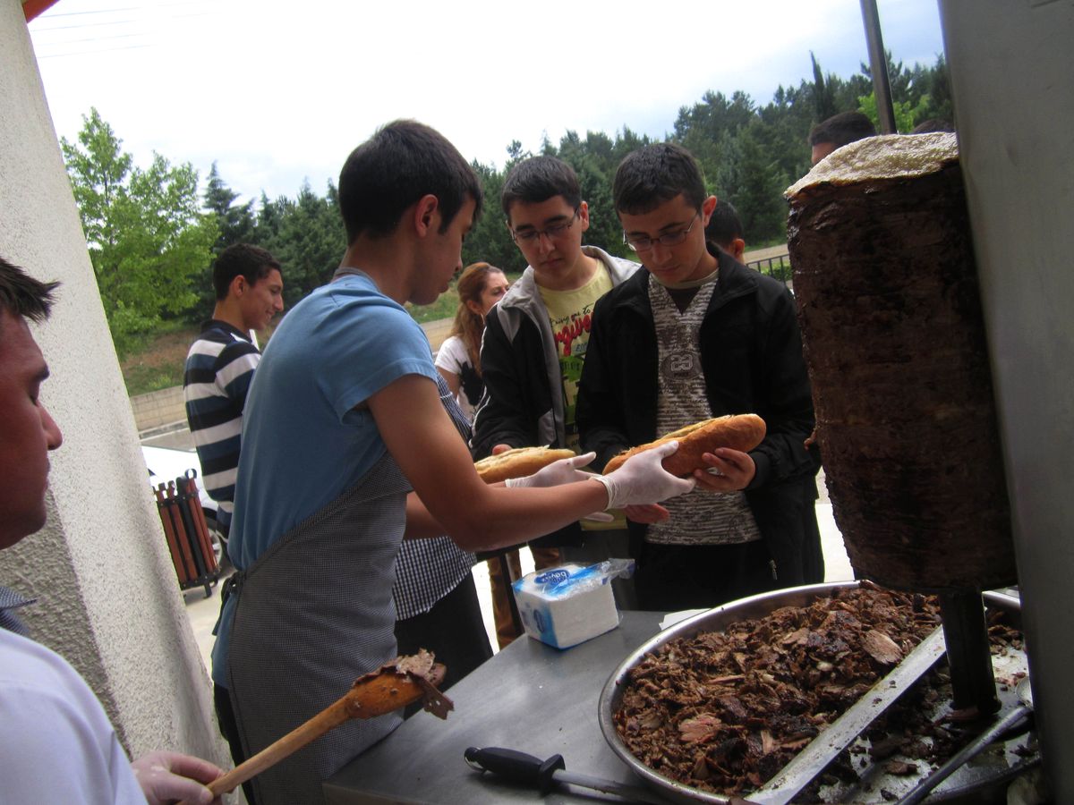 Taşköprü Anadolu Öğretmen Lisesinden Öğrencilere Döner Keyfi