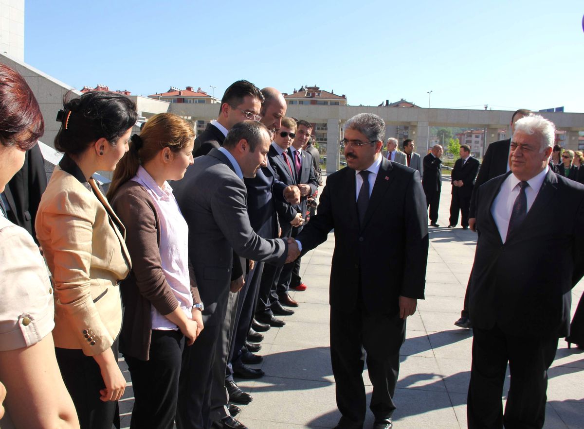 Vali Çınar Göreve Başladı