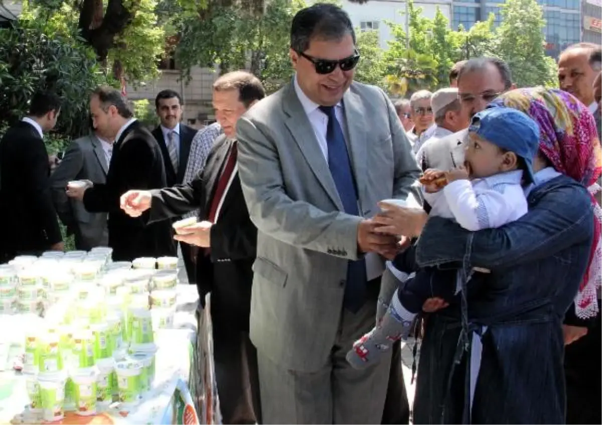 Zonguldak'ta 6 Ton Süt, Ayran ve Yoğurt Dağıtıldı