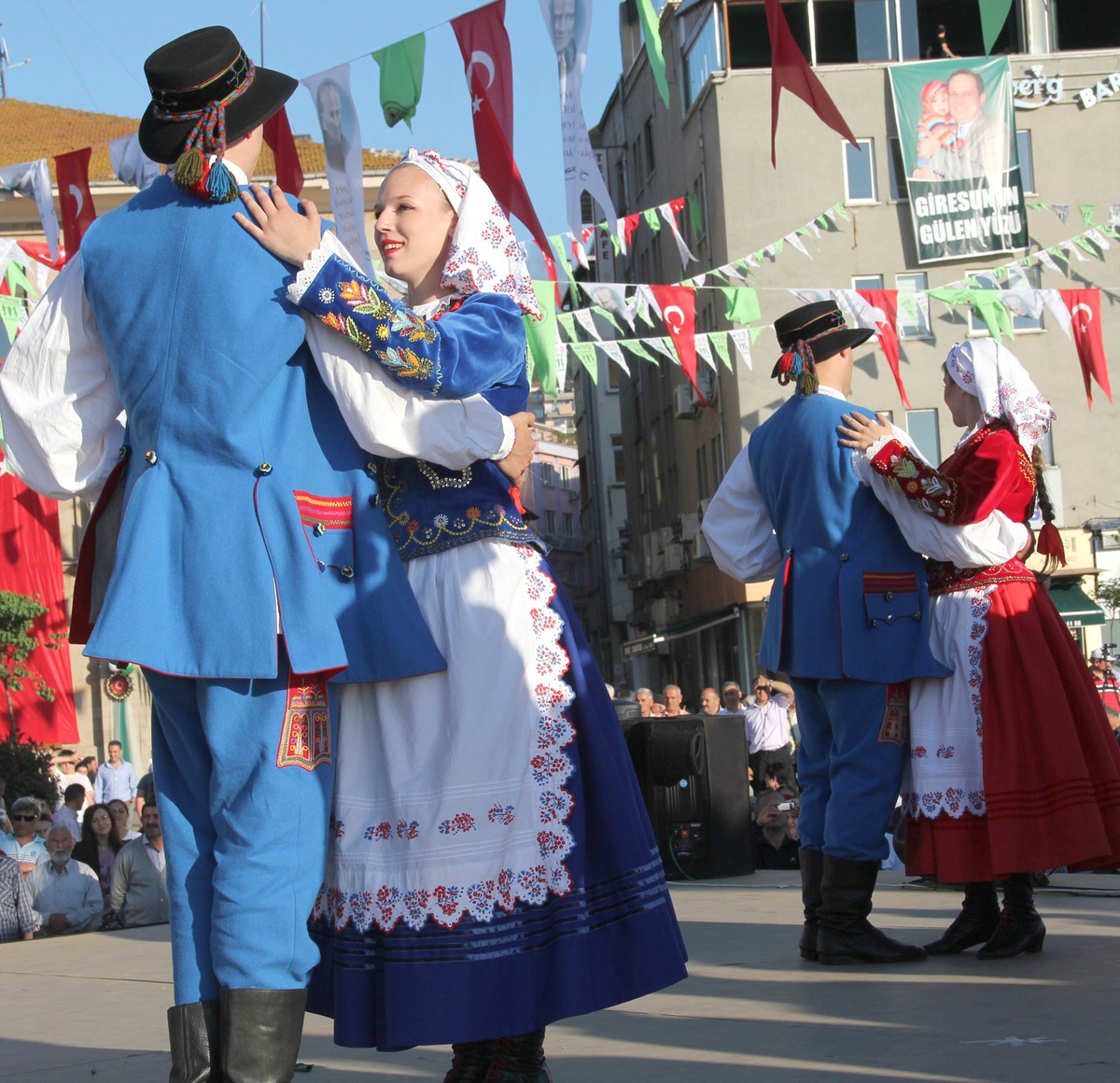 Aksu Festivali Renkli Görüntülerle Devam Ediyor