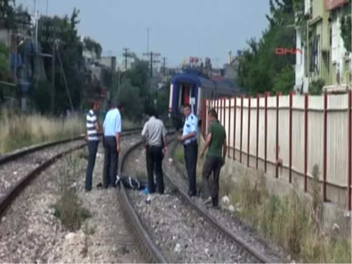 Adana Koşarak Raylara Girdi, Tren Altında Can Verdi Koşarak Raylara Girdi, Tren Altında Can Verdi