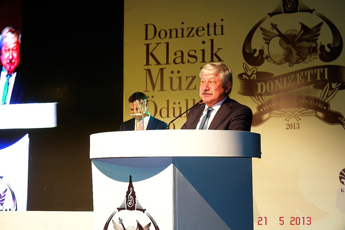 Akaydın, 'Donizetti Ödülü'nü Fazıl Say ve Antalya Halkı Adına Alıyorum'
