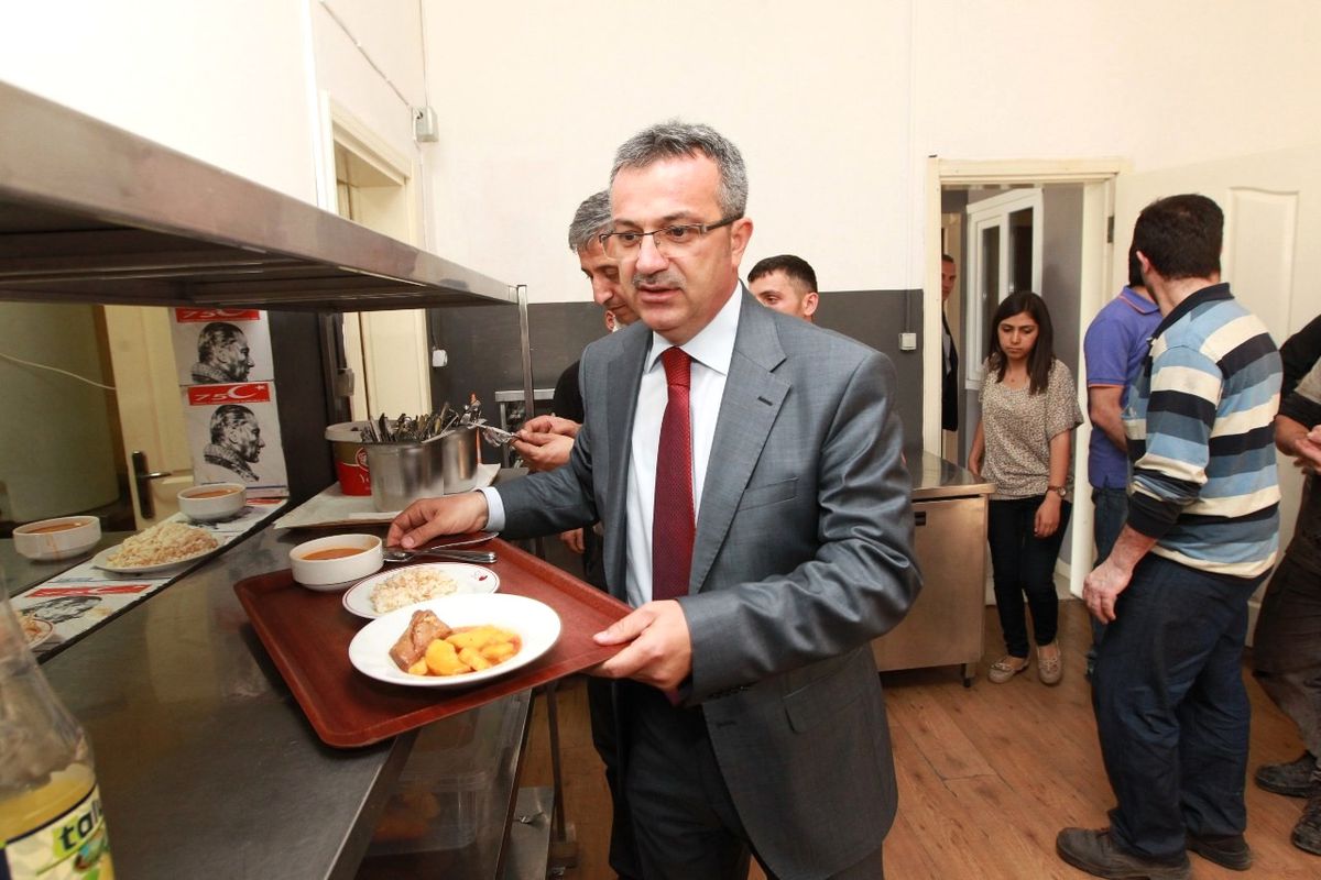 Başkan Köşker\'den Fabrika Ziyareti