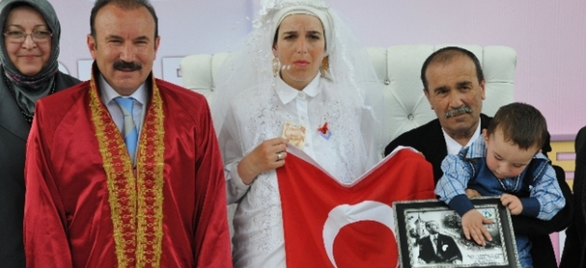 Çocuklarıyla Nikah Masasına Oturdular