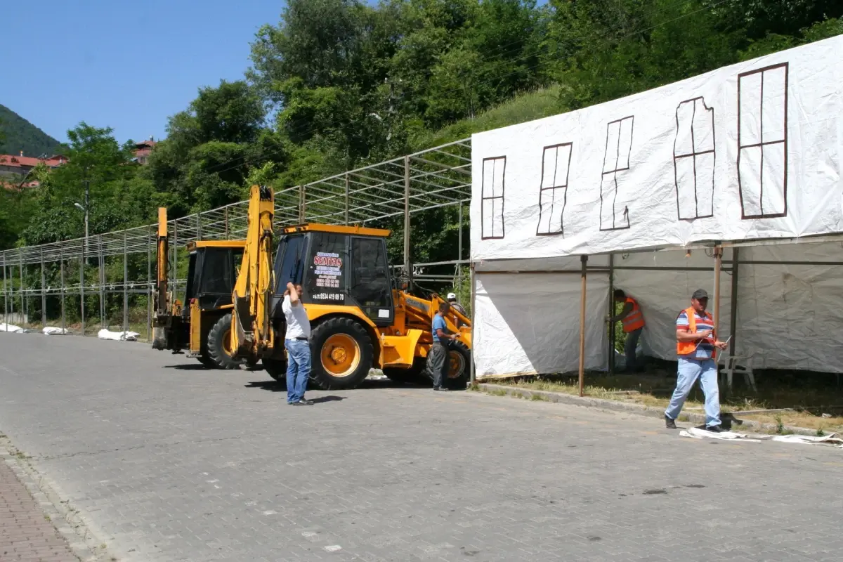 Devrek\'te "Yaz Şenlikleri" Standları Kurulmaya Başlandı