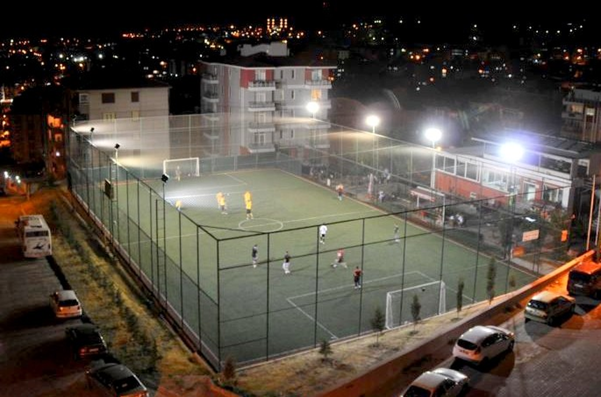 Dinç Spor Tesisleri\'nden Futbol Okulu