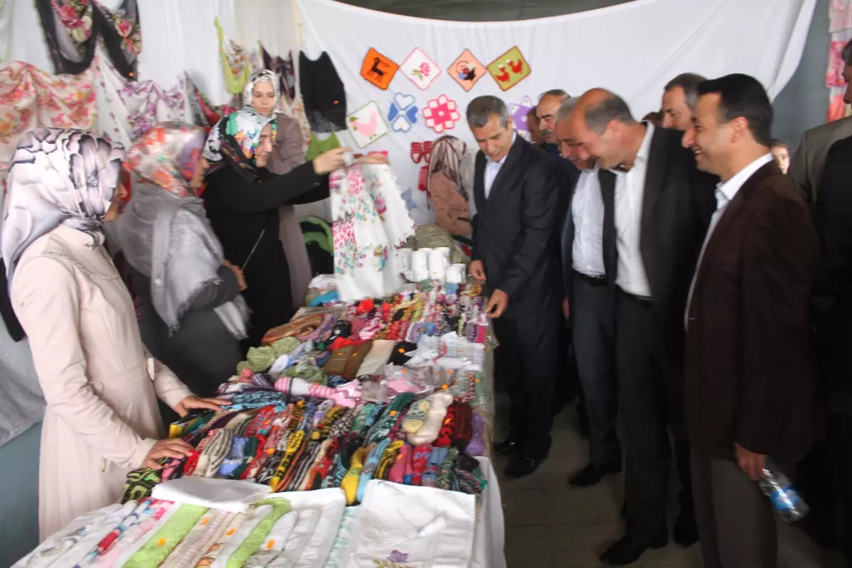 Bulanık\'ta Öğrenciler İçin Kermes Düzenledi