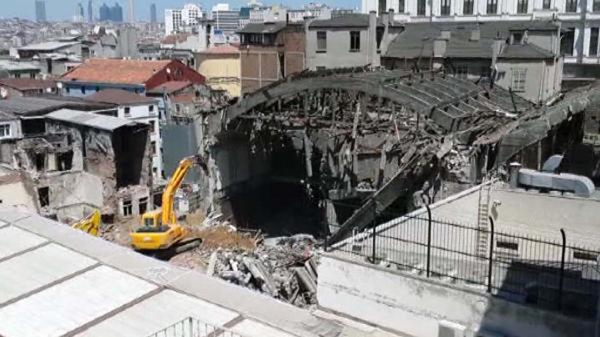 Emek Sineması Yıkım Anları Sosyal Medyada