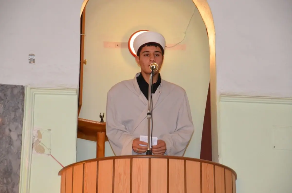 Geleceğin İmamları Hutbe Okumada Yarıştı